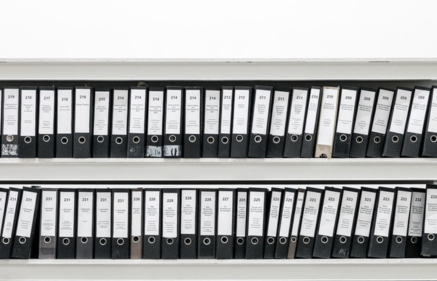 ¿Quién puede tener acceso a la documentación de la comunidad de vecinos?